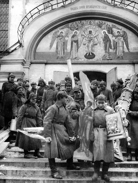 Активная позиция Сталина в борьбе с «церковниками» прослеживается в ряде документов.